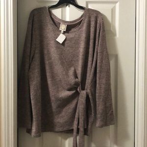 Sweater with tie knot